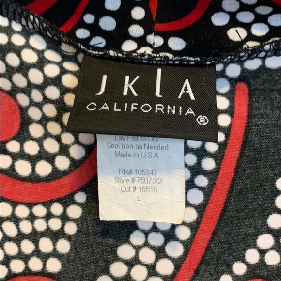 Woman’s Pullover Blouse - Picture 4 of 5